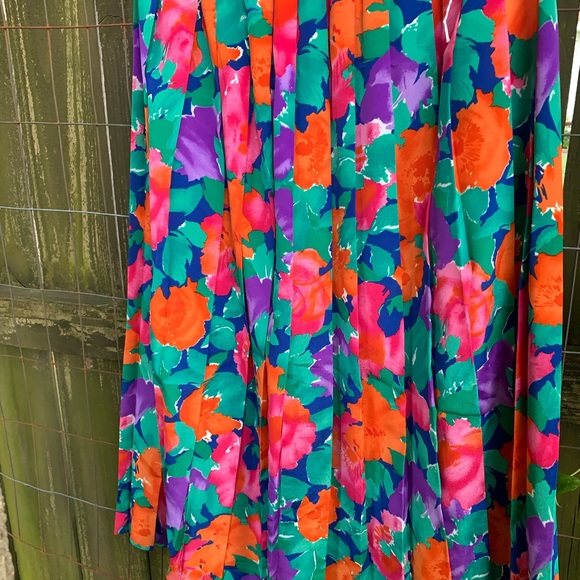 Leslie Fay pleated colorful skirt - Picture 4 of 4